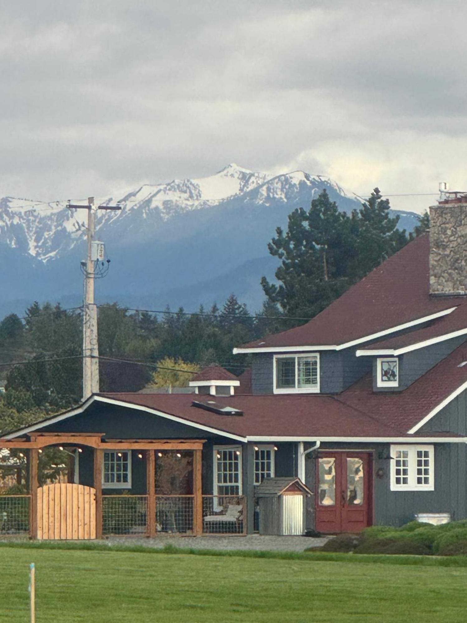 Dungeness Barn House Bed And Breakfast At Two Crows Farm Sequim Dış mekan fotoğraf